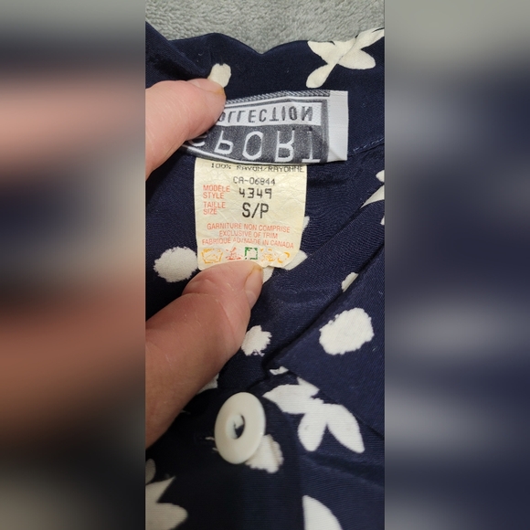 💲1️⃣ Vintage Sport Collection Blue / White Floral Button-down Blouse Sz Small - Picture 9 of 9